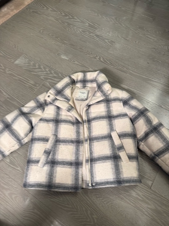 Abercrombie & Fitch Jackets & Blazers - Abercrombie & Fitch Cream and Blue Plaid Mini Puffer